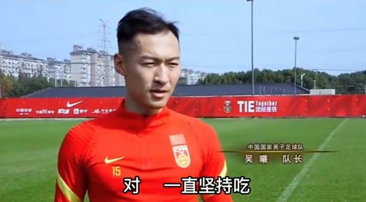 在车子里亲亲